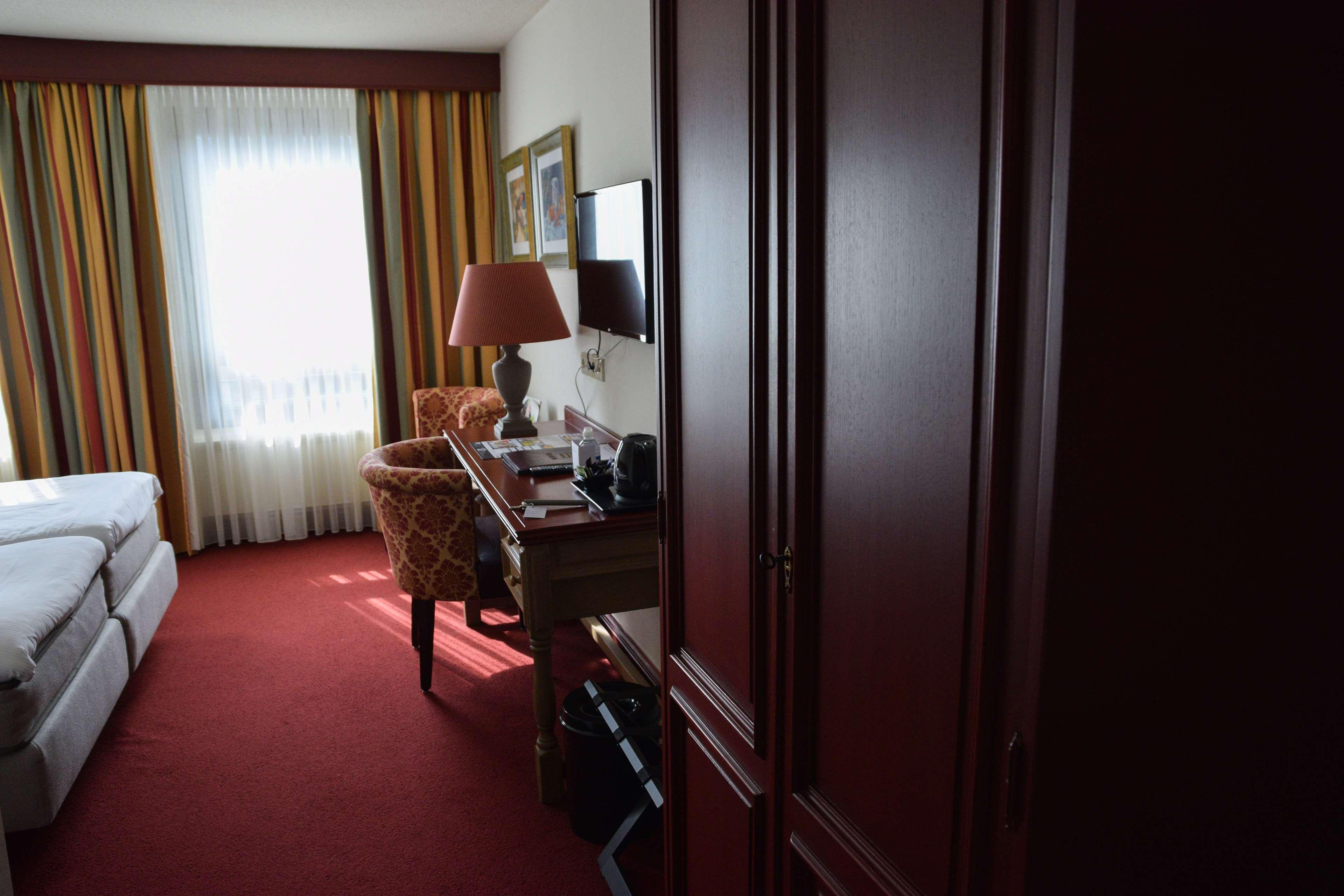 Golden Tulip West Ende Hotel Helmond Bagian luar foto
